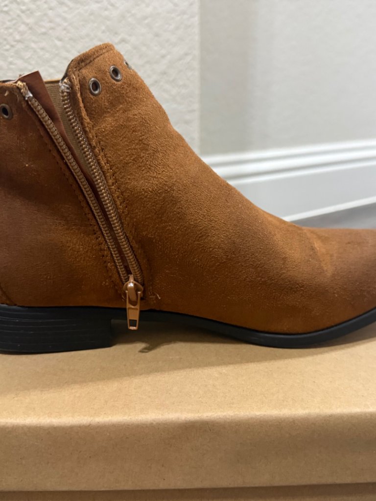 Olive Street Cognac Brown Ankle Booties Size 8.5 Side Zip Studded Chelsea Boots — image 2 of 8